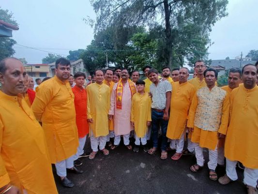 मंदिरों में दर्शन और पूजा-अर्चना के लिए भक्तों की उमड़ रही भीड़