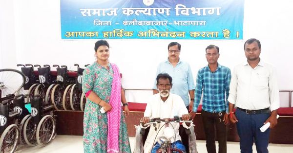 जनचौपाल में पुसउराम को मिला मोटराइज्ड ट्राईसाइकिल