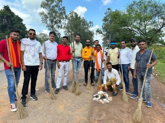 पंडरीपानी से तोकापाल तक युवा मोर्चा ने चलाया स्वच्छता अभियान