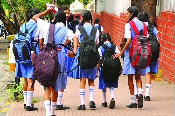 स्कूलों में 63 दिन की छुट्टियां