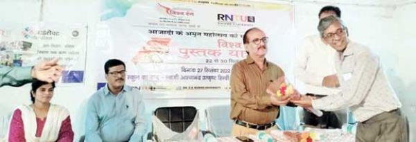ज्ञान के संग्रह के लिए पुस्तक पढऩा जरूरी-अरविंद