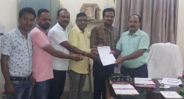 प्रधानपाठक के पद पर पदोन्नति के लिए सौंपा ज्ञापन