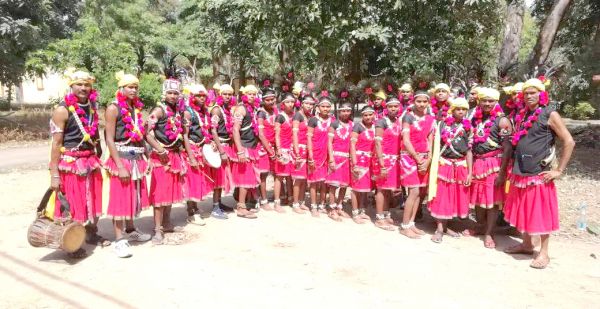 संभाग स्तरीय आदिवासी नृत्य प्रतियोगिता, जय गढिय़ा बाबा दल प्रथम