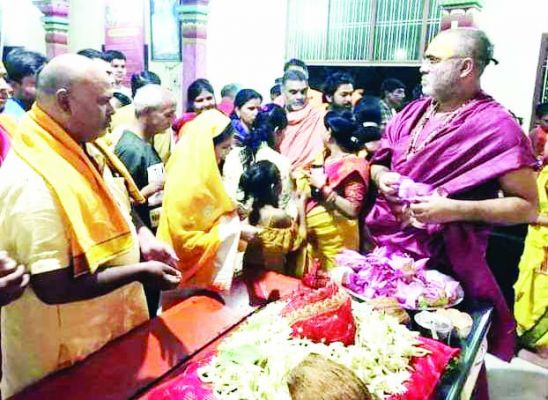 भगवान परशुराम सेना ने दोनों नये शंकराचार्यों के लिए आश्रम में मां त्रिपुर सुंदरी और सिद्धेश्वर महादेव का पूजन एवं अभिषेक किया