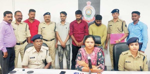 मुद्रा लोन दिलाने के नाम पर फर्जी वेबसाइट बनाकर ठगी, तीन आरोपी गिरफ्तार