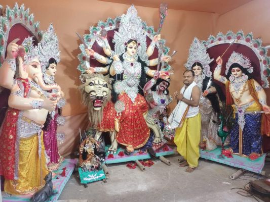 महामाया व पहाड़ी माई मंदिर में भक्तों की उमड़ रही भीड़