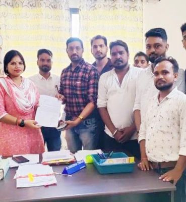 गौठानों में गायों को रखने भाजपाईयों ने सौंपा ज्ञापन