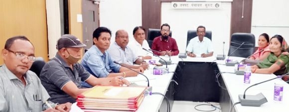शिक्षा समिति की बैठक में पेंशन प्रकरणों का अनुमोदन