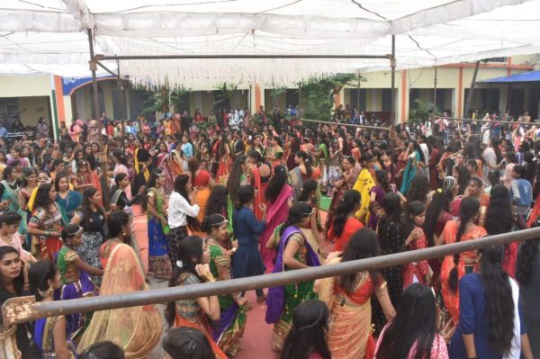 धोलिदा ढोल रे वागड़ मोर हिच लेवी छे ...