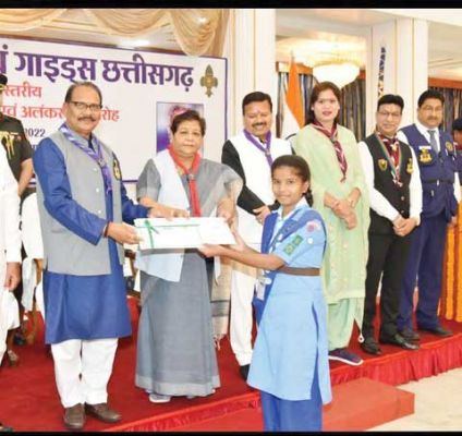 कोरोना काल में सेवा के लिए सम्मानित हुई हर्षिता