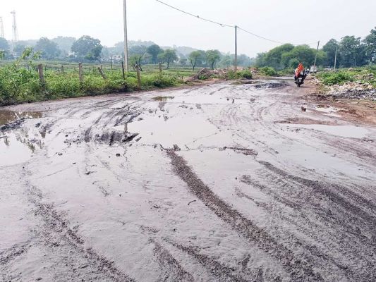 कोटा-रतनपुर सडक़ों की बदहाली नहीं सुधरी