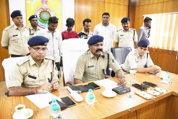 ब्राउन शुगर तस्करी करते दुर्ग के तीन युवक पकड़ाए