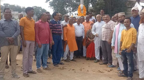 गांधी प्रतिमा का किया अनावरण