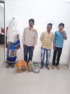 एक महिला समेत 4 शराब कोचियों पर कार्रवाई
