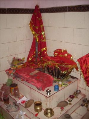 महामाया मंदिर चलगली में नगाड़े और खडग़ की होती है अनोखी पूजा