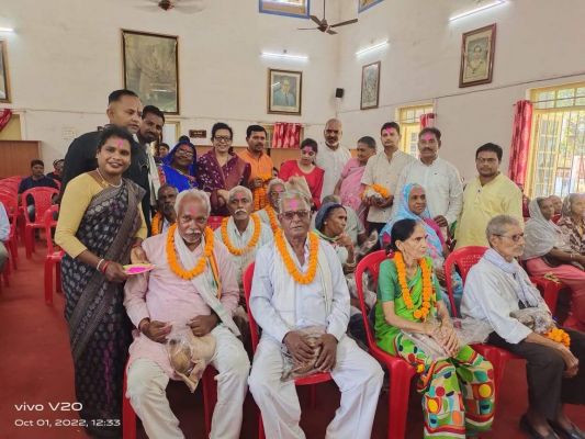 वृद्धजन वट वृक्ष की तरह -हरिनारायण