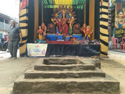 मंदिरों व देवी पंडालों में हवन-पूजन