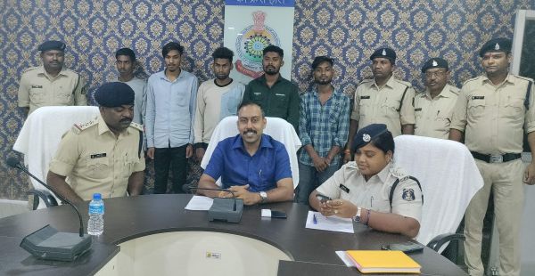 बाइक चोर गिरोह के 5 बंदी, खरीदने वाले भी 6 पकड़ाए, 13 मोटरसायकल बरामद