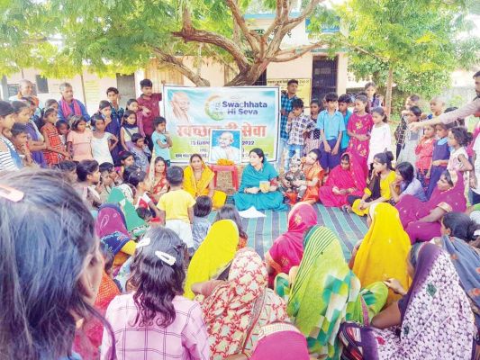 गांधी चौपाल में महिलाओं ने बताई समस्याएं