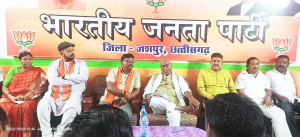 आदिवासियों के संवैधानिक अधिकारों पर कटौती भाजपा को स्वीकार नहीं