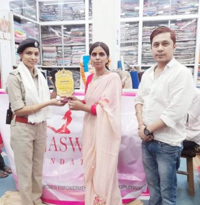 तेजस्विनी फाउंडेशन ने किया डीएसपी का सम्मान 