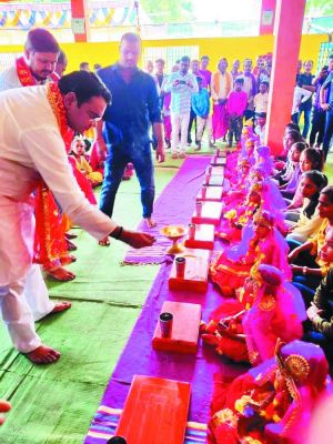 संसदीय सचिव बंजारे ने की मां महामाया की पूजा-अर्चना