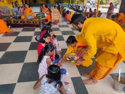 मां सिद्धिदात्री की पूजा, भक्तों ने हवन में डाली आहुति