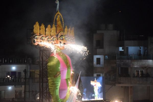 रावण पुतले का राम ने किया दहन