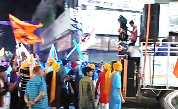 धूमधाम से दुर्गा प्रतिमाओं का देर रात तक विसर्जन