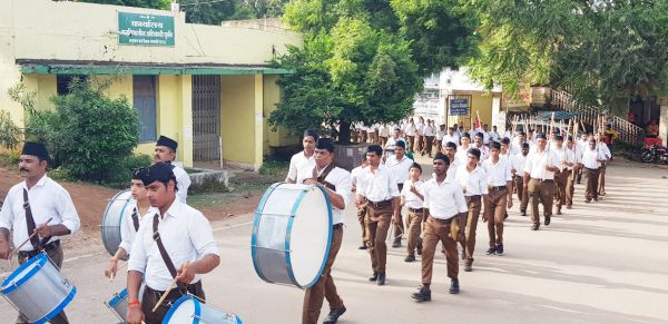 आरएसएस का पथ संचलन, जगह-जगह  स्वागत