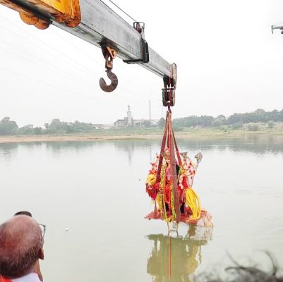 रुद्रेश्वर घाट में दुर्गा की मूर्तियां विसर्जित