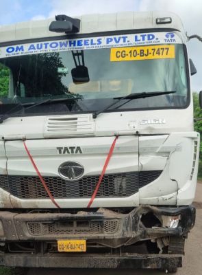 तेज रफ्तार ट्रेलर की चपेट में आने से बाइक सवार की मौत