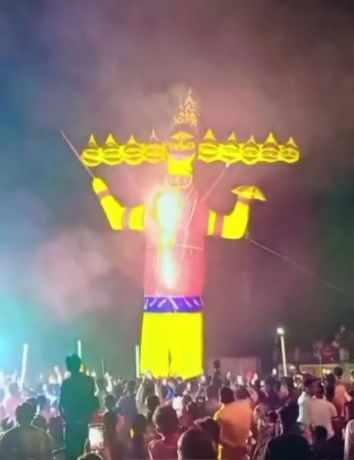 51 फीट का रावण दहन, मनमोहक संगीत व आतिशबाजी ने मनमोहा