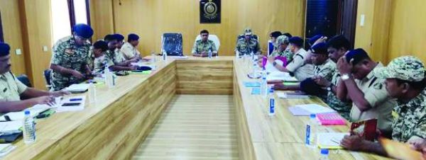 लंबित अपराधों के निकाल के लिए एसपी ने ली क्राइम मीटिंग