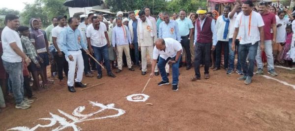 गिल्ली-डंडा खेलकर विधायक मंडावी ने किया छत्तीसगढिय़ा ओलंपिक का शुभारंभ