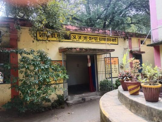 छात्रावास की व्यवस्था में लापरवाही, कारण बताओ नोटिस के निर्देश