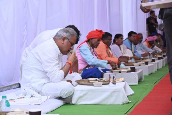 सीएम ने आमचो बस्तर क्लब का किया अवलोकन