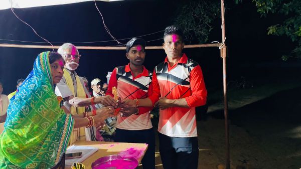 क्रिकेट : पुरूष वर्ग में बरेठिनबाहरा और महिला में उमरगाँव विजेता