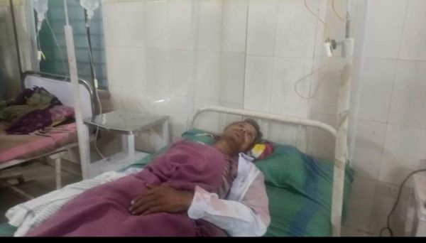 ट्रैक्टर ने मोपेट सवार दंपत्ति को मारी टक्कर