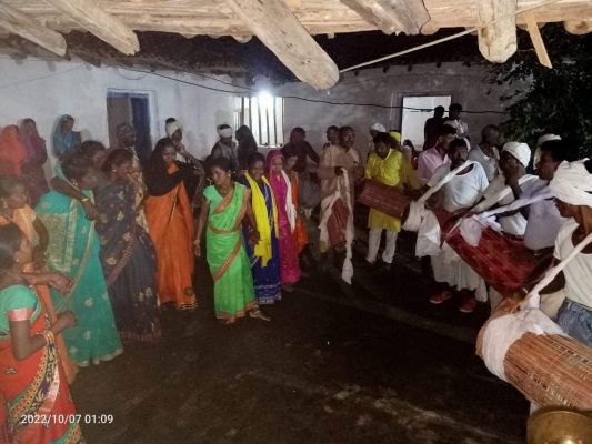 करमा पर्व धूमधाम से मना, मांदर की थाप पर रात भर झूमते रहे ग्रामीण