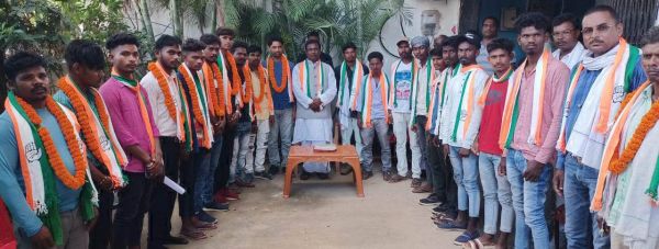 दर्जनों ने ली कांग्रेस की सदस्यता