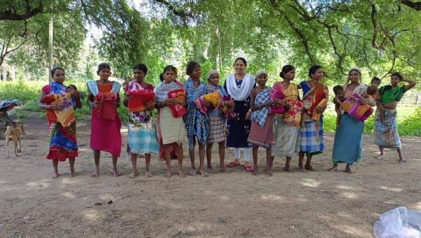 मृतकों के परिजनों से मिलने धुर नक्सल प्रभावित ग्राम मारुकी पहुंची भाजपा नेत्री दीपिका