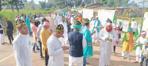 ईद मिलादुन्नबी धूमधाम से मना, निकाला जुलूस