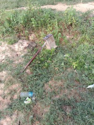 लाखों खर्च कर खोदे हैंडपंप, पर नहीं बुझ रही प्यास