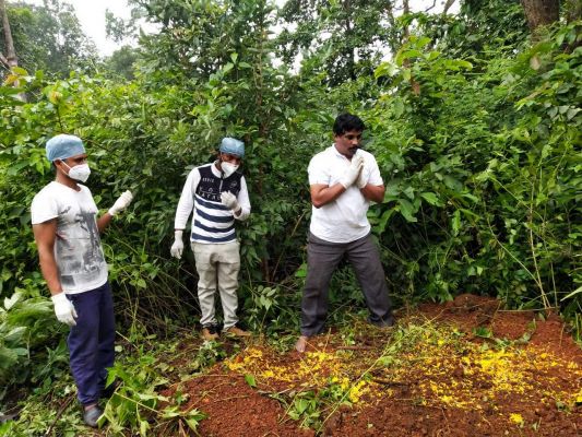 निराश्रित का अंतिम संस्कार कराया पार्षद फिरोज ने