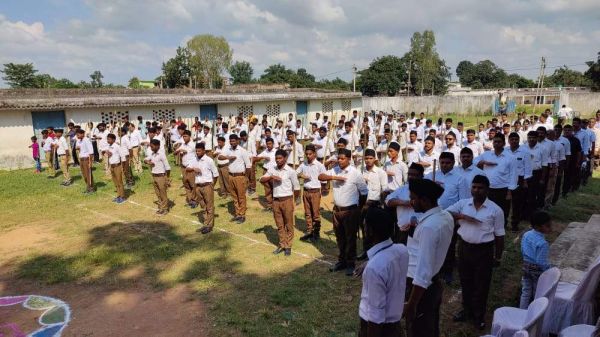 विजयादशमी उत्सव पर पथ संचलन व शस्त्र पूजन