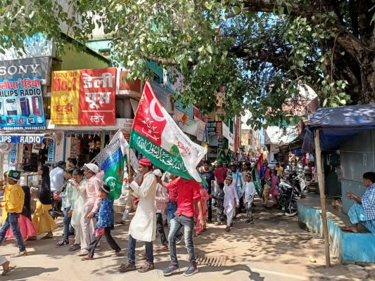 ईद मिलादुन्नबी पर निकाला जुलूस