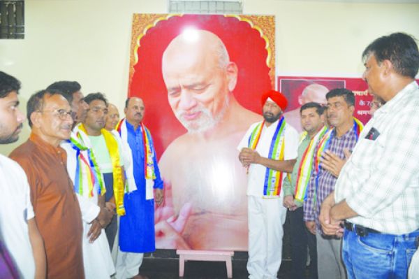 अवतरण दिवस : युवाओं ने किया 76 यूनिट रक्तदान