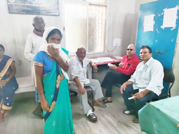 जिला अस्पताल में गंदगी का आलम, दुर्गंध से मरीज परेशान