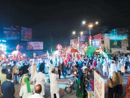 ईद मिलादुन्नबी पर निकाला जुलूस, जगह-जगह स्वागत